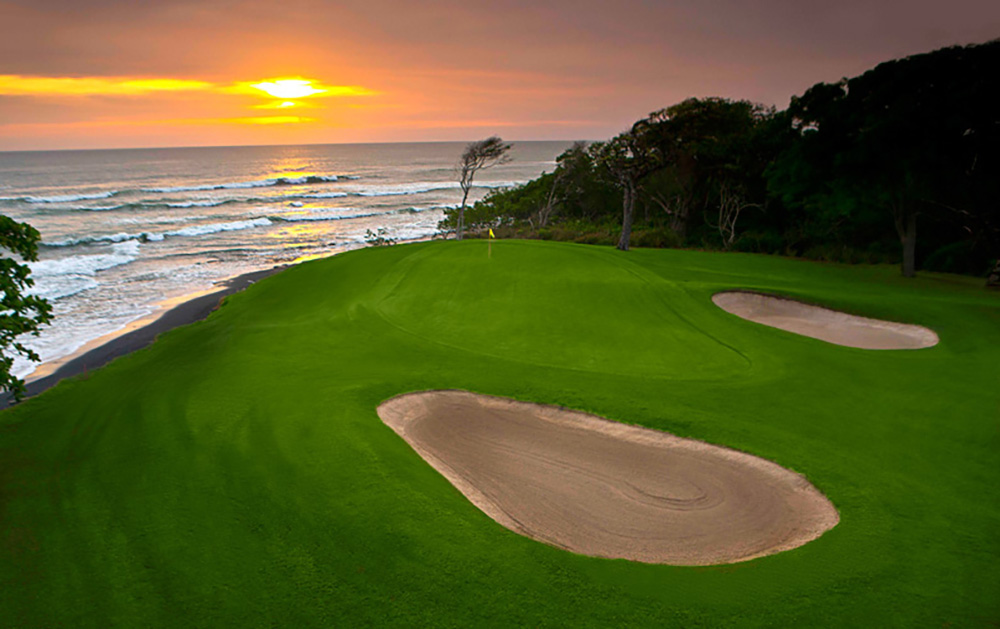 Golf in Tamarindo, Costa Rica: Stay on the Green at Hacienda Pinilla